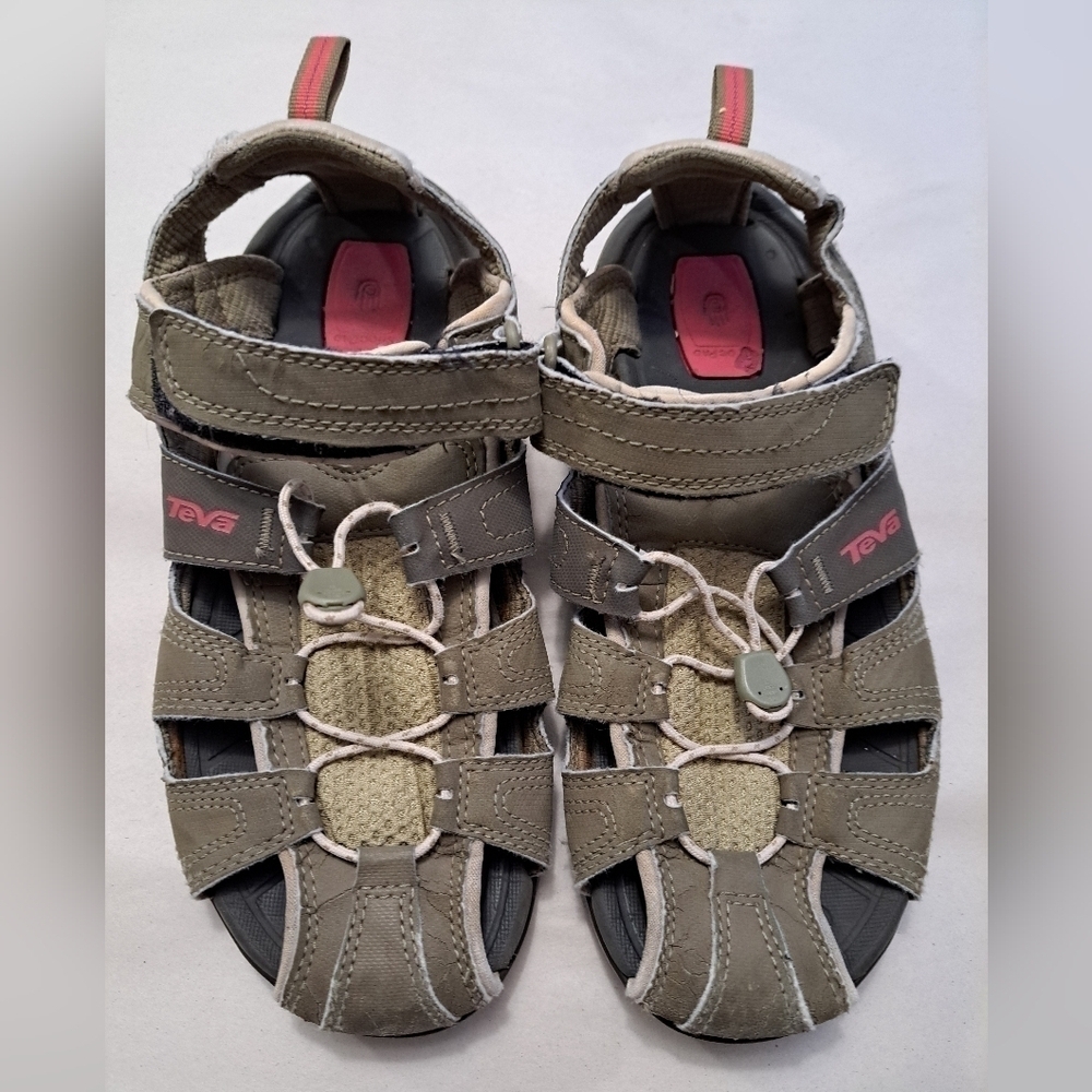 Teva Forebay Men's Sandal    Size 7